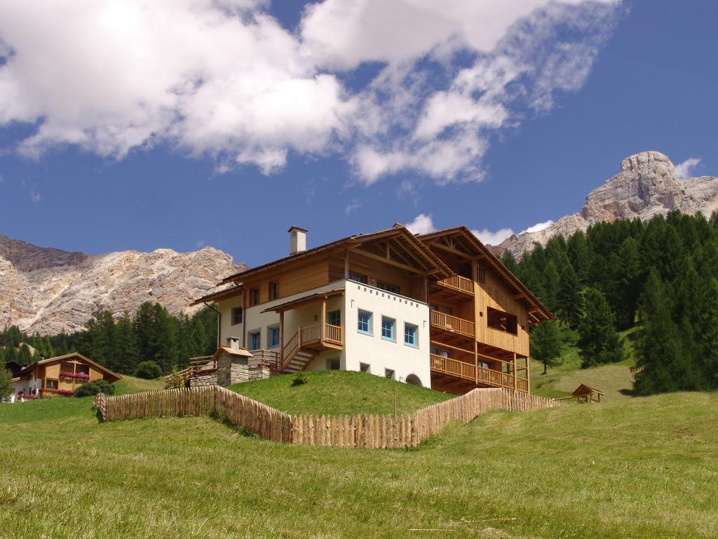 Apartments Serghela San Cassiano  Eksteriør billede