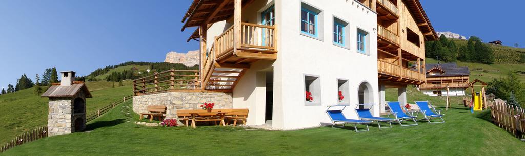 Apartments Serghela San Cassiano  Eksteriør billede
